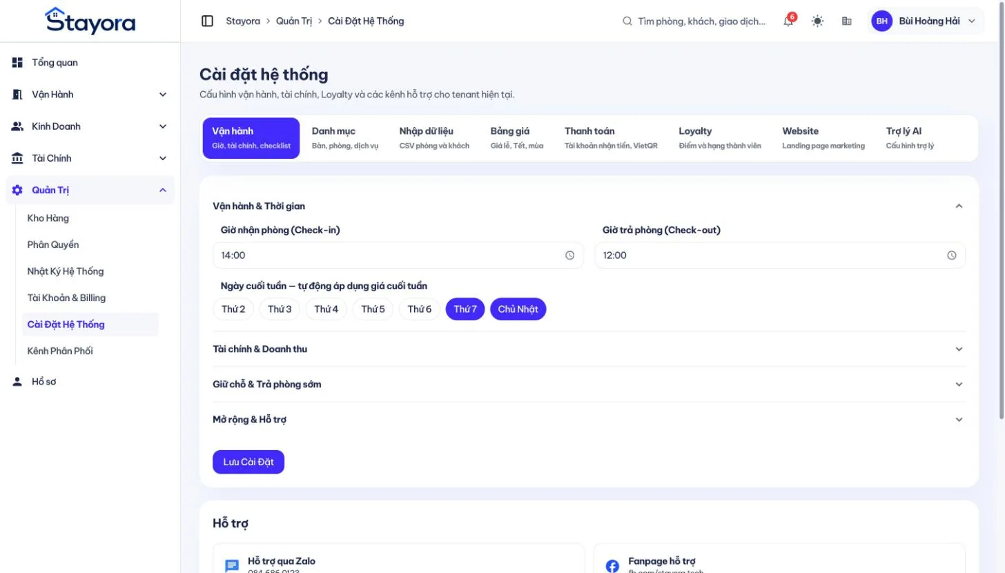 Màn hình Cài đặt hệ thống, tab Vận hành với giờ check-in và check-out